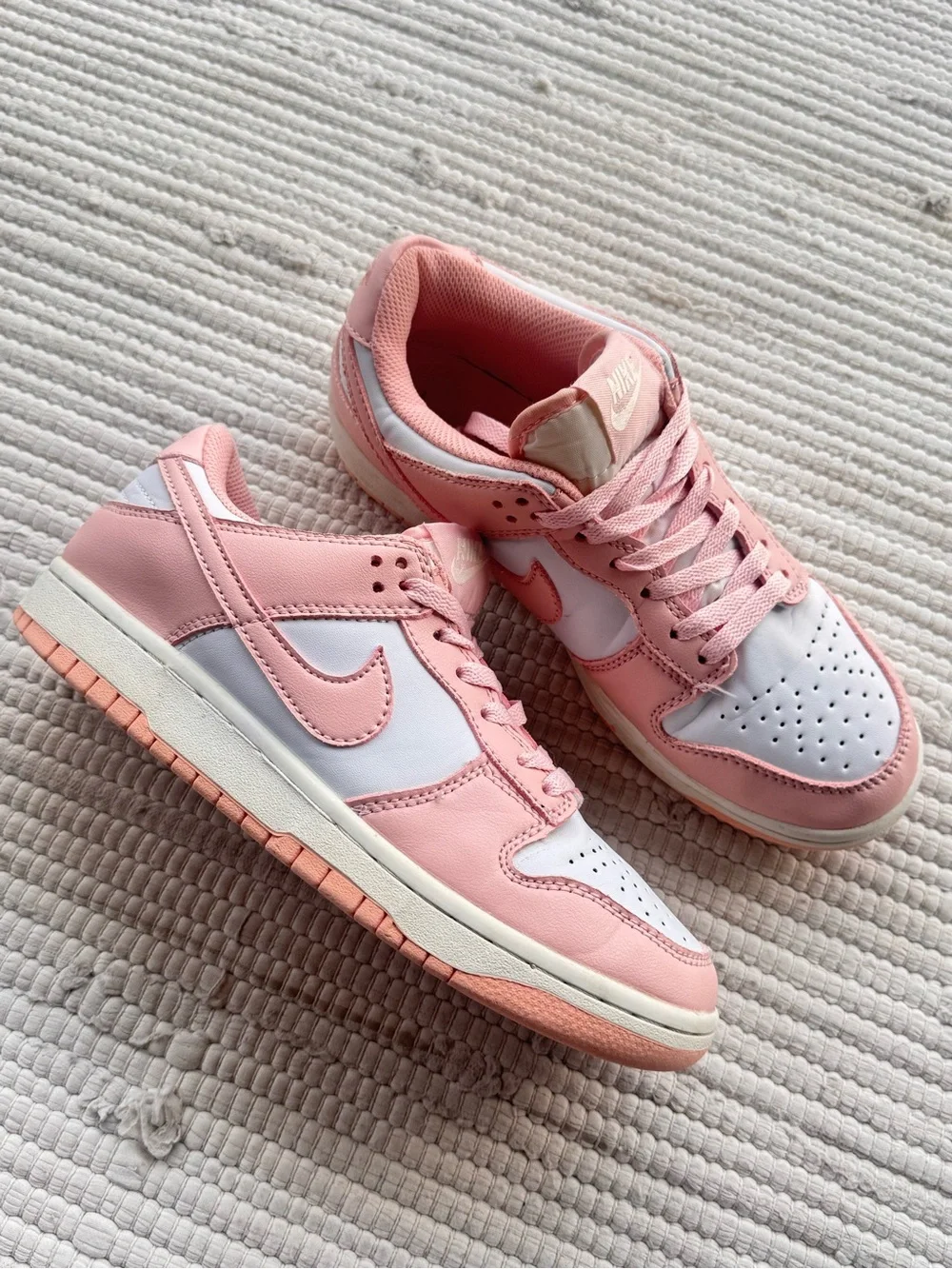 Nike Pink & White Low Top Sneakers Women’s Casual Streetwear